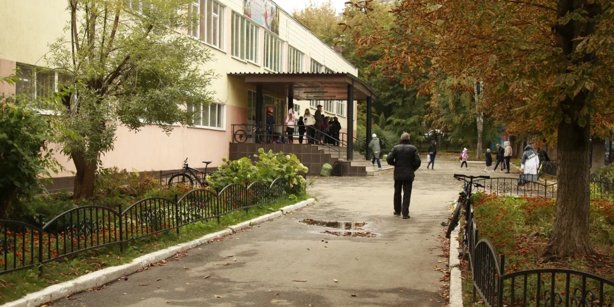 В городе Симферополь пятиклассник выпал из окна школы редакции